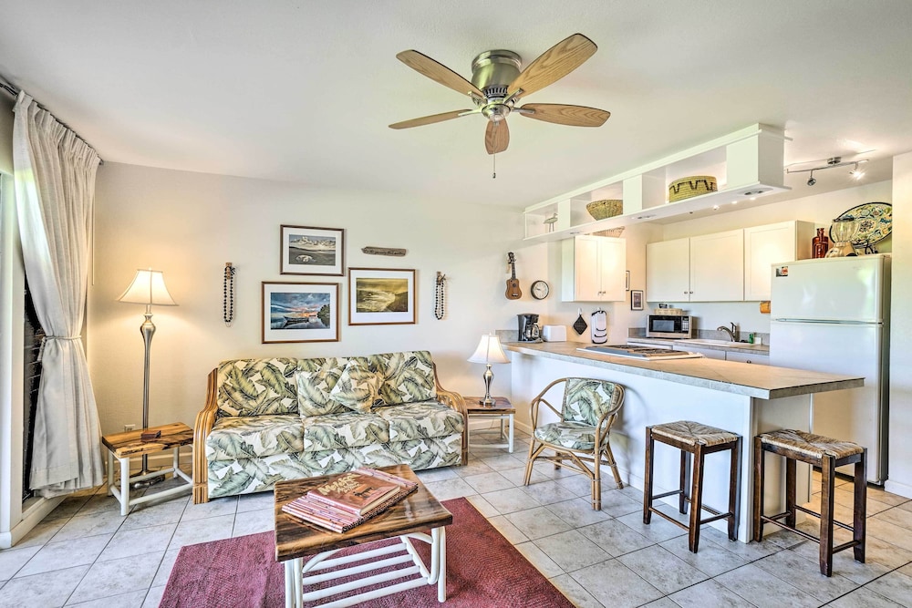 Kaunakakai Escape: Heated Pool & Beach Access