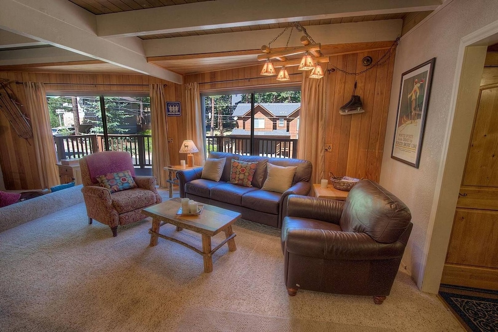 Rocky Top Retreat 4 Bedroom Home by RedAwning view 4
