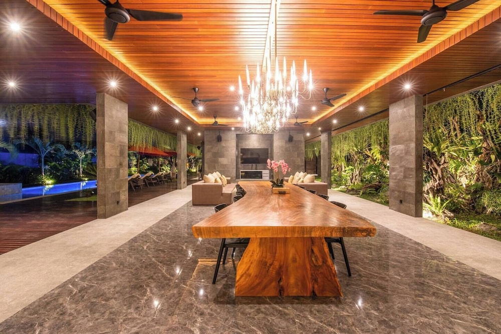 Exquisite 5BR Villa: Premier Luxury in Seminyak