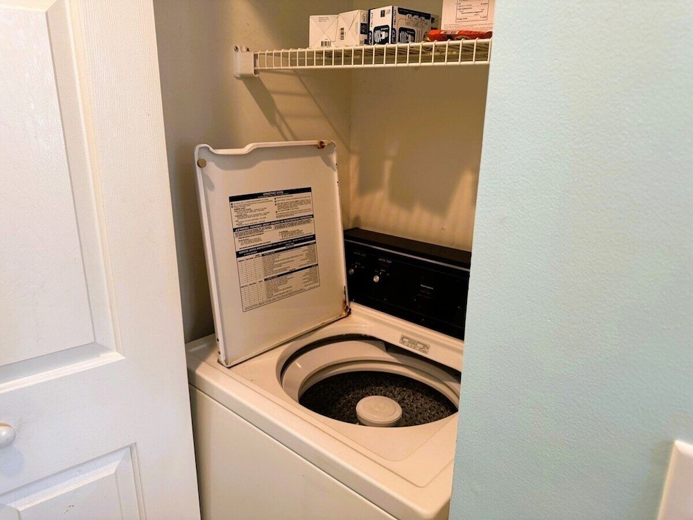 Waterway Village 27f 2 Bedroom Condo