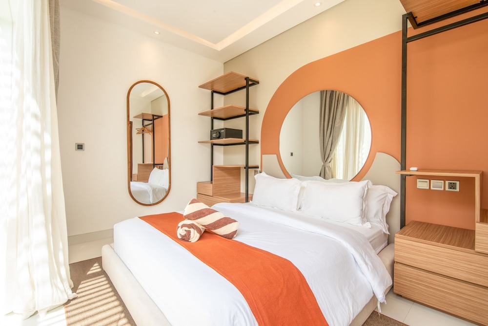 Mateo Villa Marvelous 6BR 2 Mins to Beach