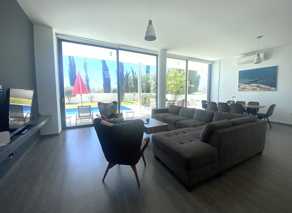 Ayia Napa Nissi Pearl Villas