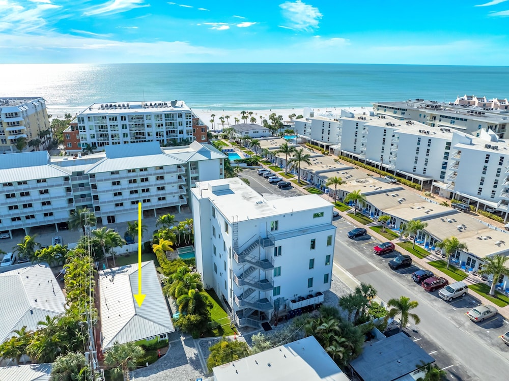 Hotel Hidden Paradise by Beachside Management - Image 1