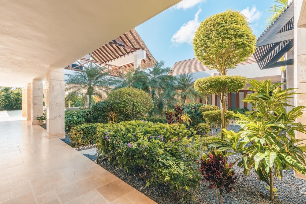 Magnificent Villa w Private Pool at Yarari view 2