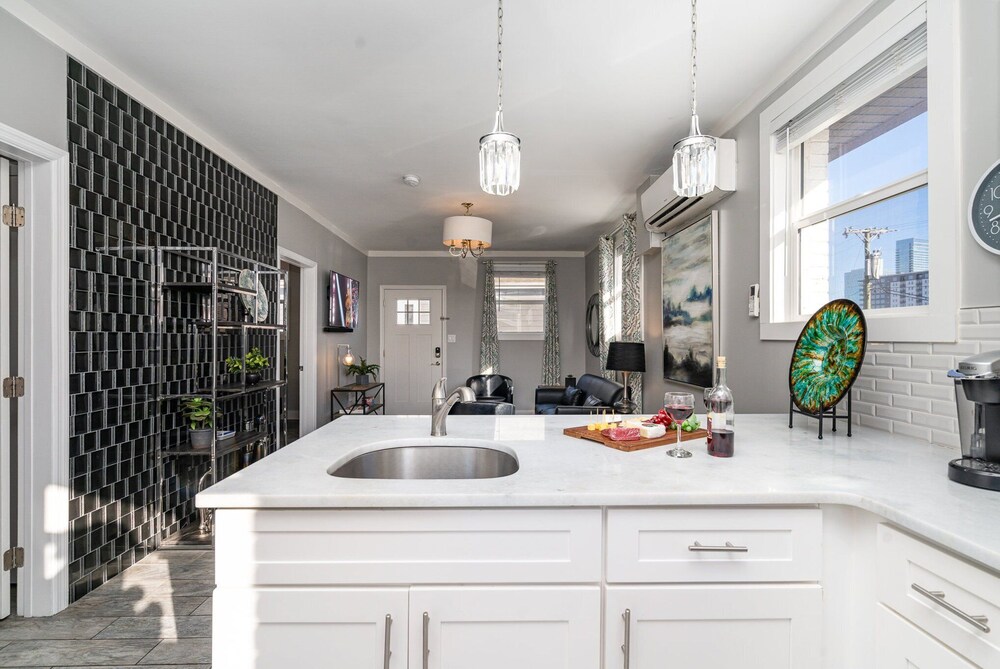 Opulent Pearl - Private Patio - Mins to Broadway