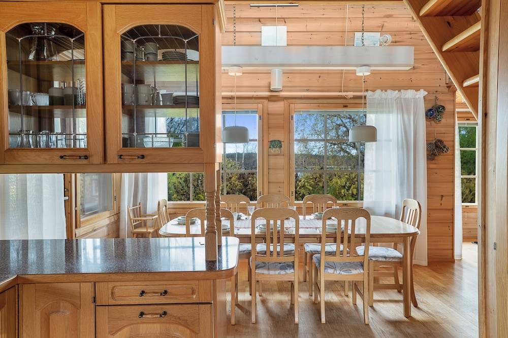 Cozy 3BR Riverside House with Sauna