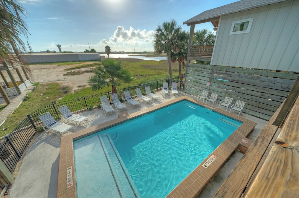 Fish Camp Cottage by Avantstay Shared Pool+views view 5