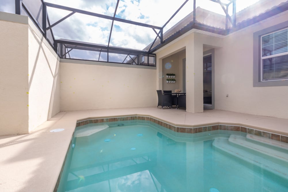 8945 SD - Elegant 5-bed Townhome, Private Pool