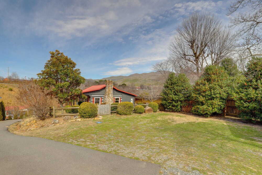 Scenic Hot Springs Retreat Near Appalachian Trail!