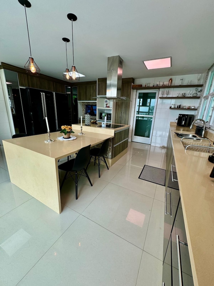 Leonardi's Sunset House