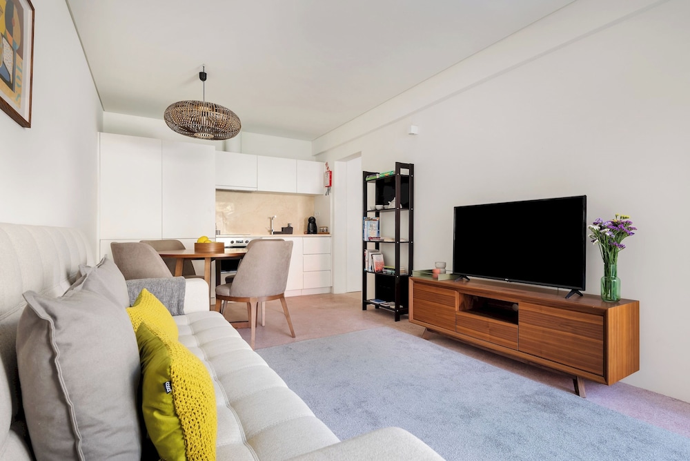 Acm002 Bombarda Homes, Pet Friendly Garden House