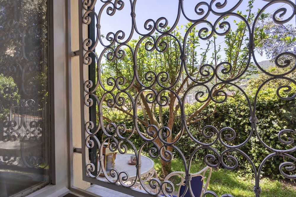Vintage Apartment With Garden by Wonderful Italy