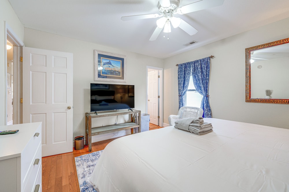 Walk to Beach & Boat Ramp: Home w/ Outdoor Area