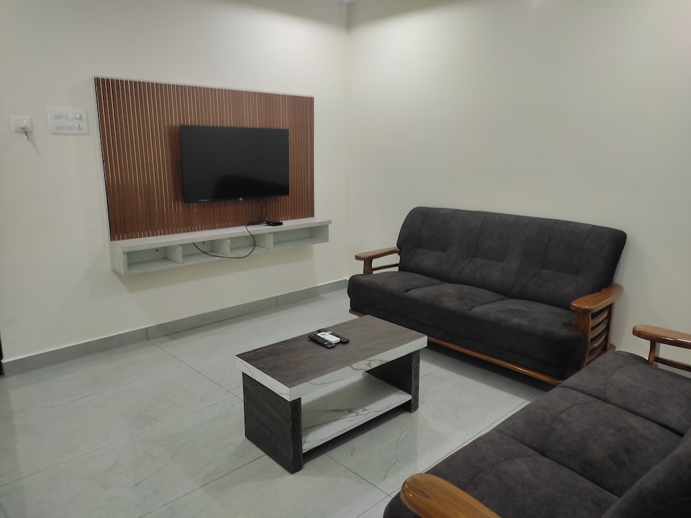Hotel NVR Grand