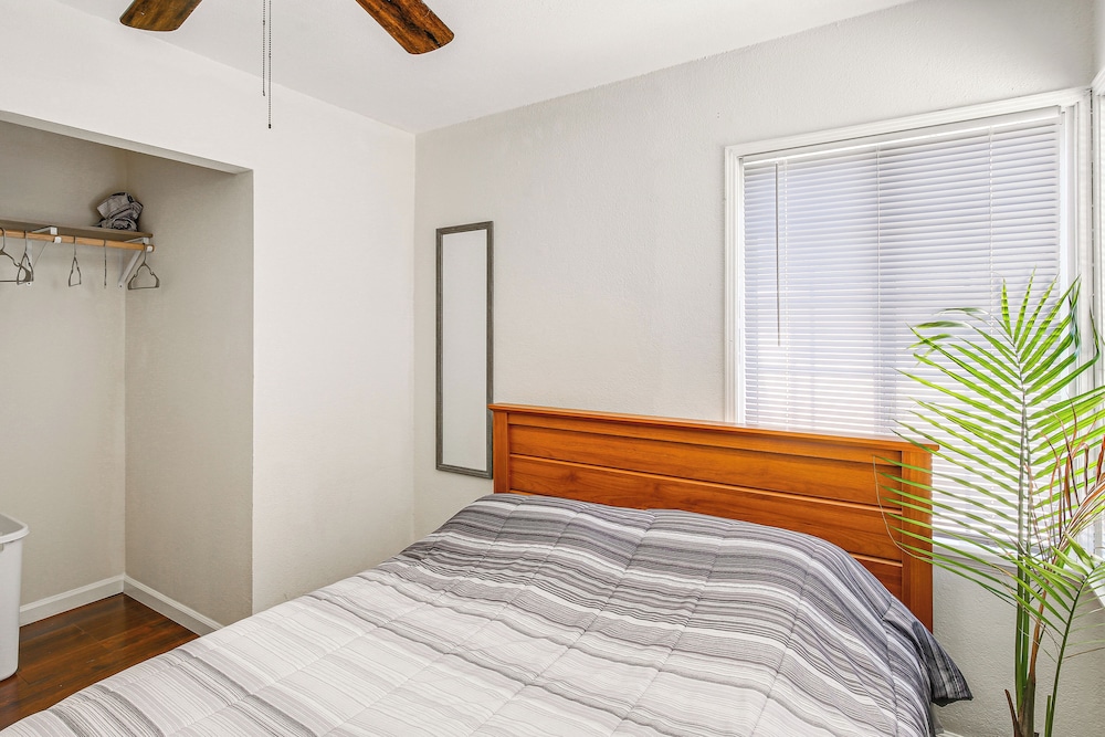 5 Mi to Coast: Centrally Located Long Beach Home!
