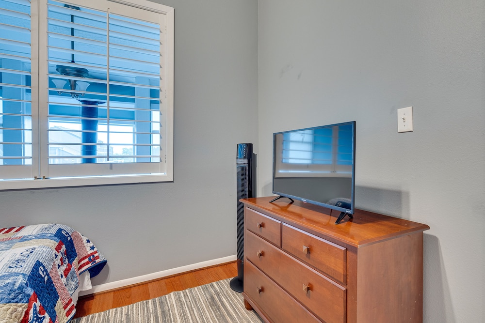 Modern Point Venture Vacation Rental w/ Deck! - Property Image 10