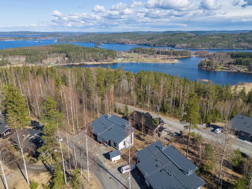 Peaceful 2BR Getaway Cabin at Riihivuori