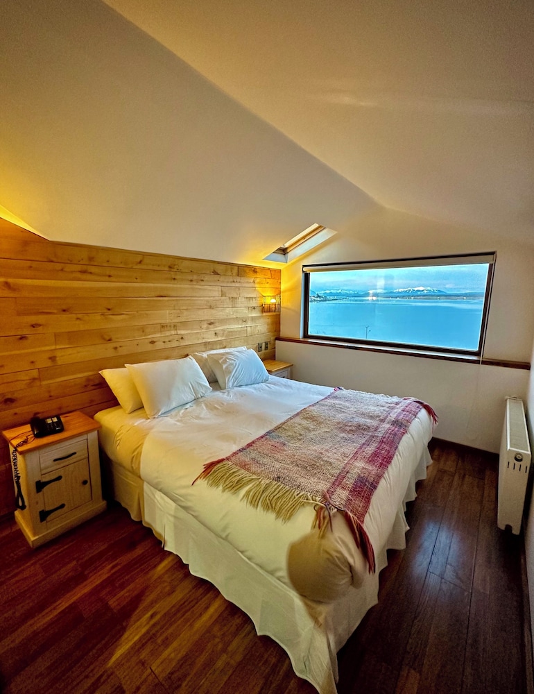 Weskar Patagonian Lodge