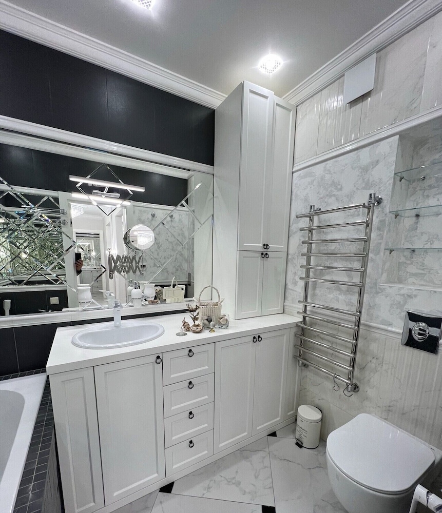 Designer Apartments near Dana Mall