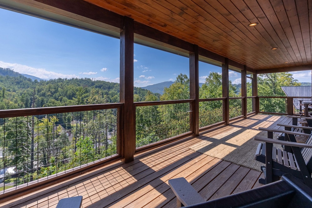 Raccoon Ridge Retreat - Gatlinburg Mountain Escape