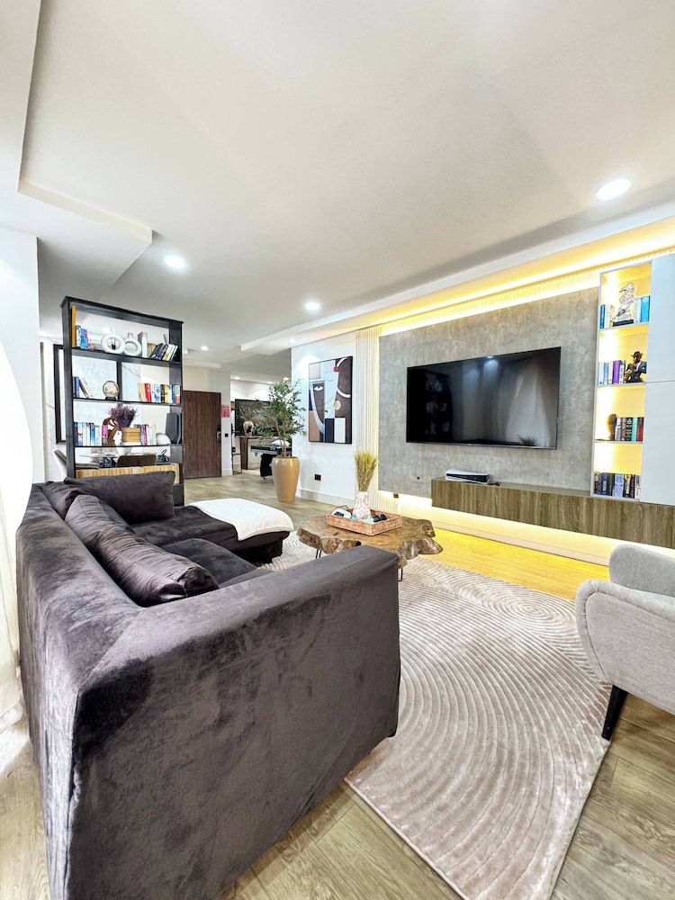 Luxury 2BR Apt Central Lekki Phase 1