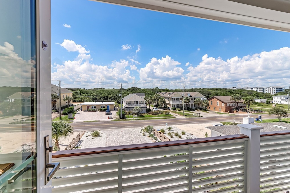 226 South Fletcher 3rd Floor 3 Bedroom Home by RedAwning view 2