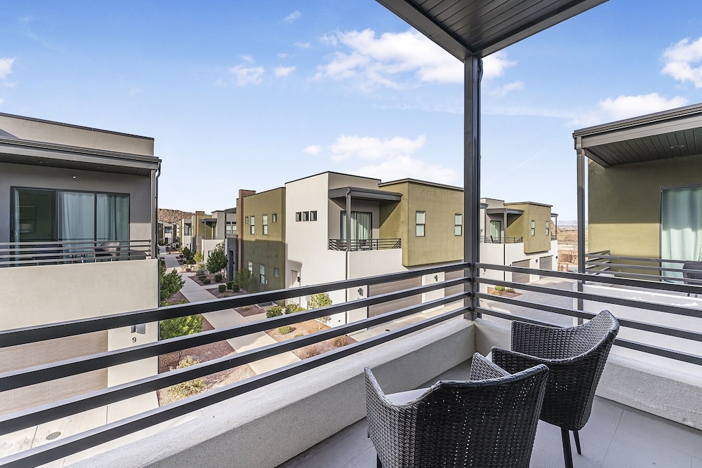 Villa #08 At Bloomington Country Club 3 Bedroom Condo