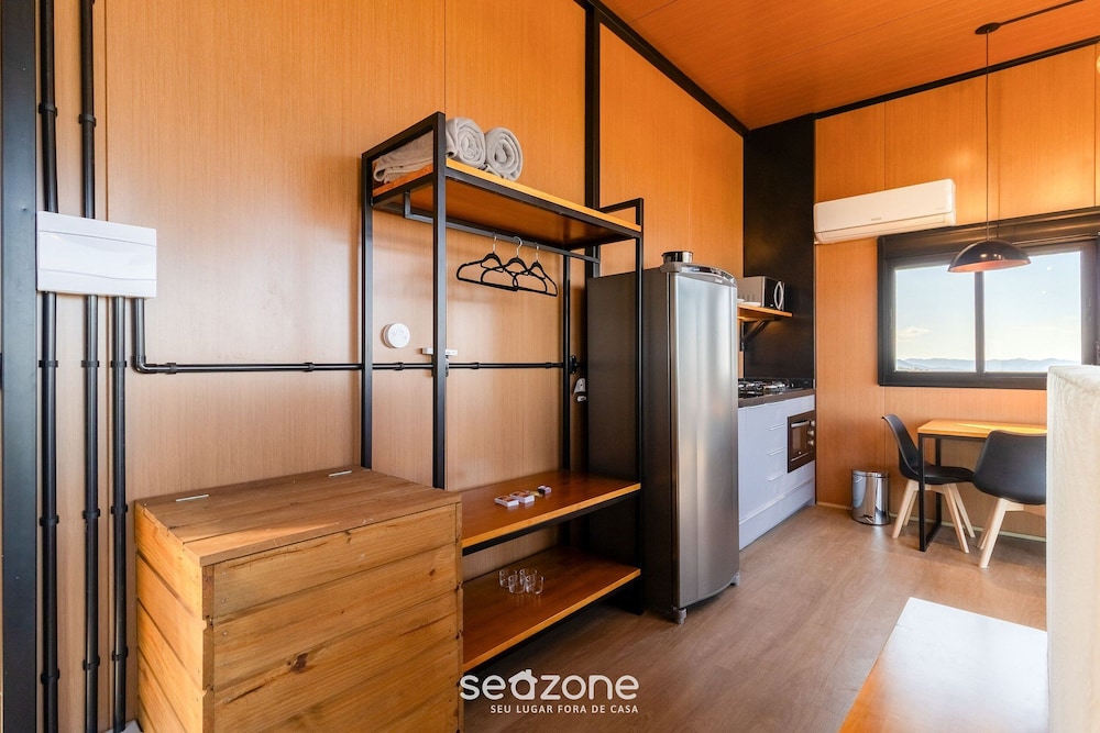 Charming Chalet With Fireplace and hot Tub! Vst044