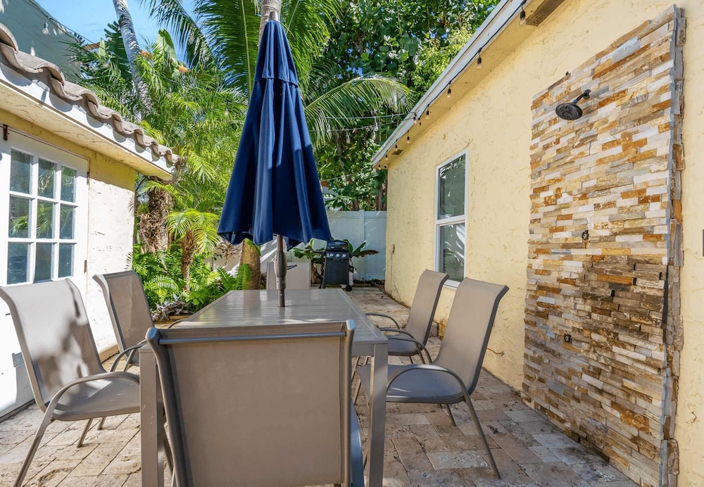 Beach House on the Beach for 8 People With Jacuzzi