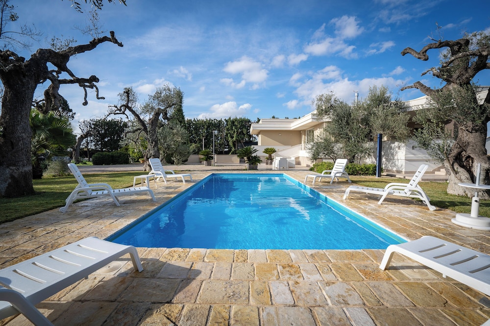 Villa Torricella Pool and Sunny Garden