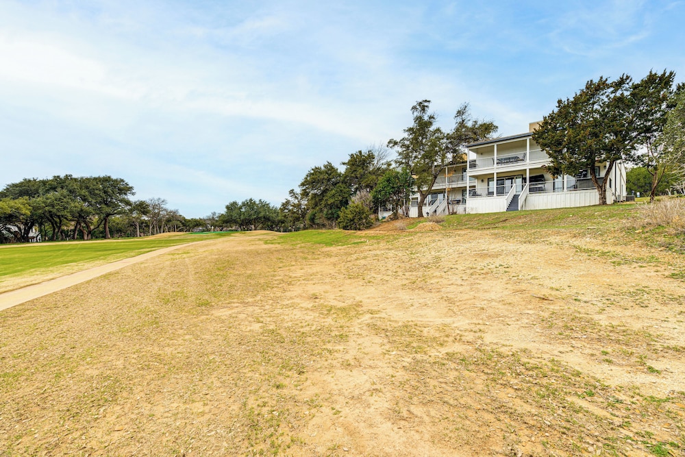 Private Hot Tub & Golf Course Views: Lakeway Gem