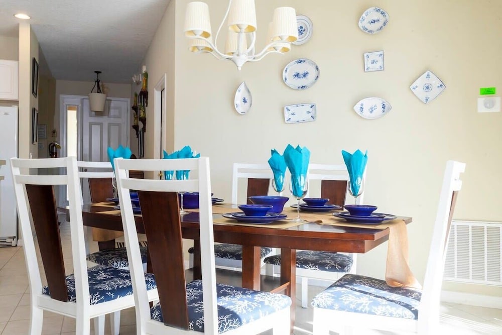 Gorgeous 4 Bedroom w/ Pool Close to Disney 920