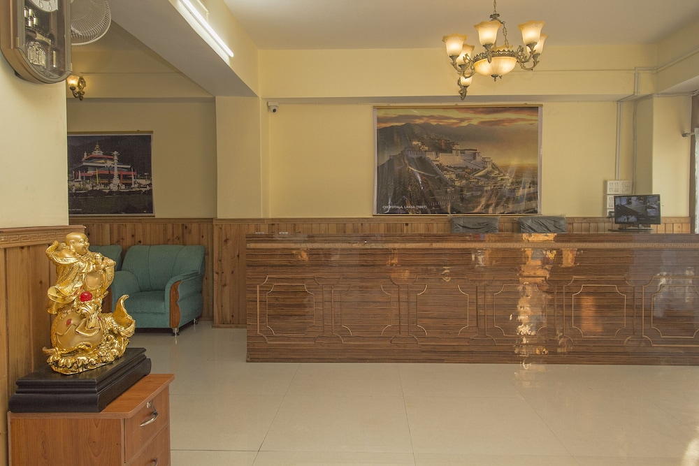 Lobby & Reception