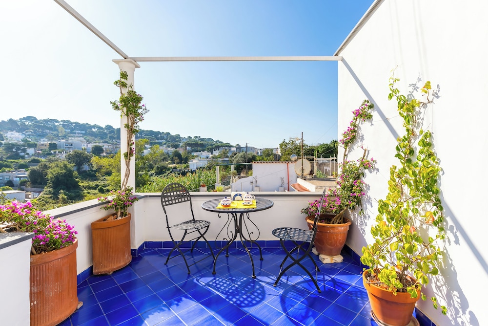 Capri Turquoise by Napoliapartments