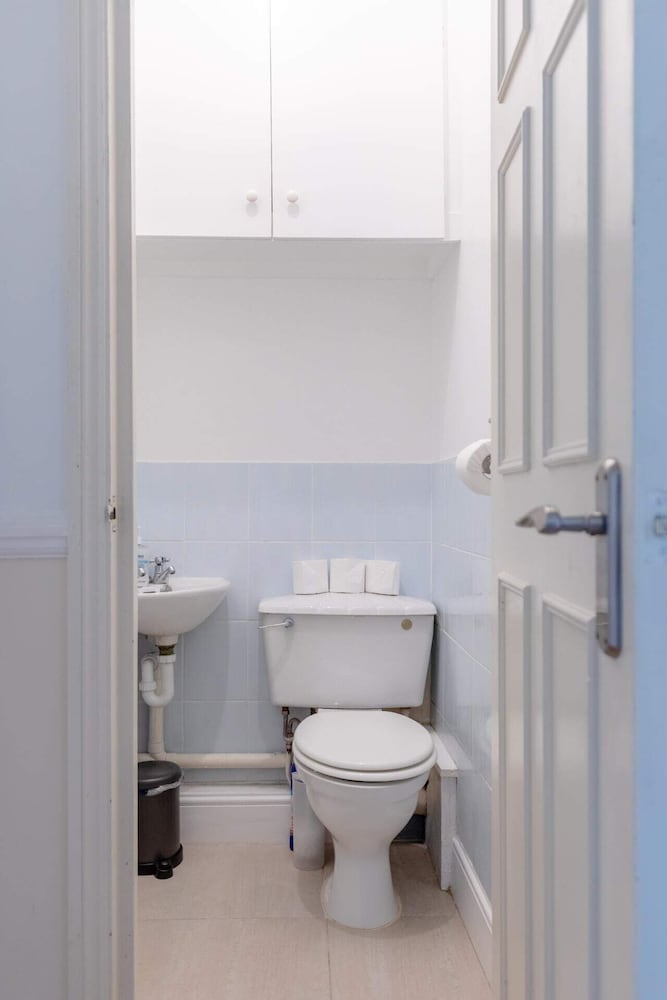 Roomy 3BD by Hampstead Heath!
