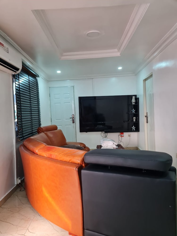 Beautiful Suits Apartment Near Airport Lagos view 4