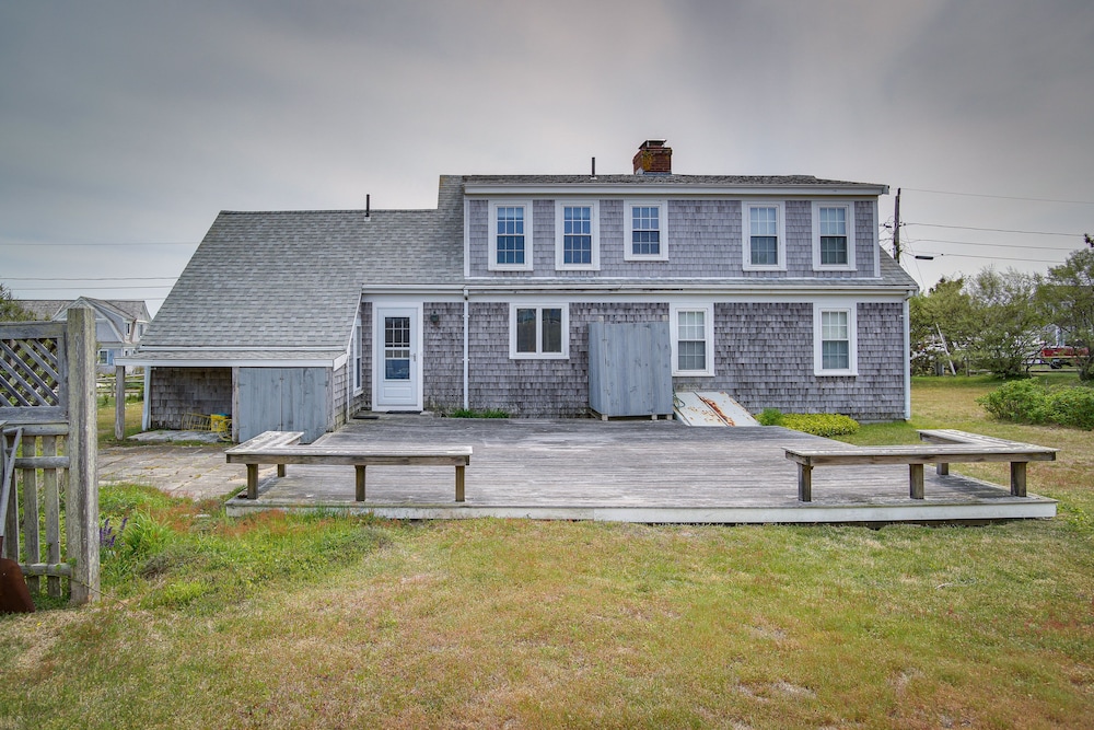 Walk to Beach: Chatham Getaway w/ Sunroom!