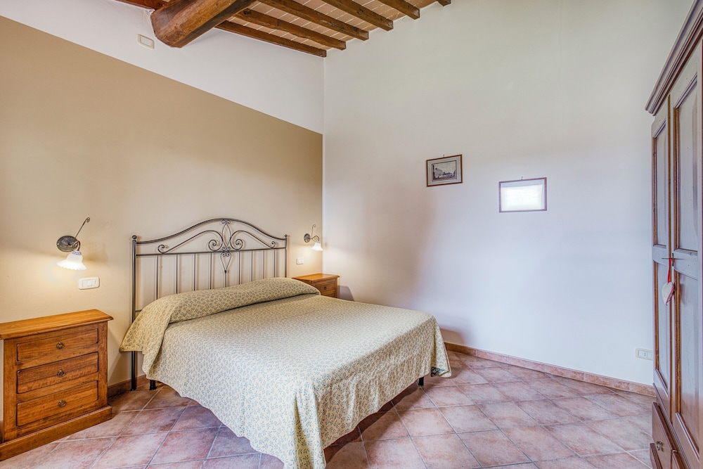 Uva Family Apt Shared Pool,volterra view 3