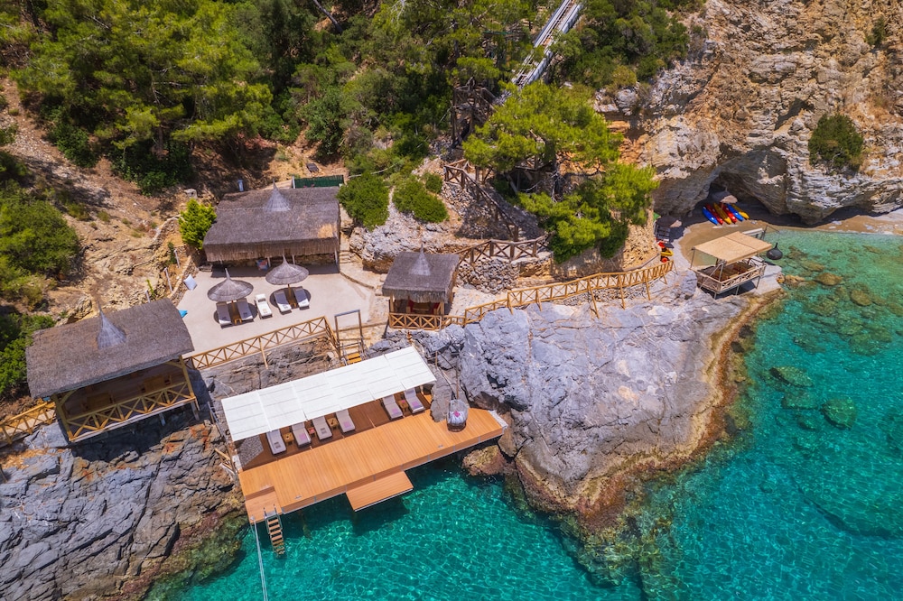 Private Island-Style Ultra Luxury Villa Estate