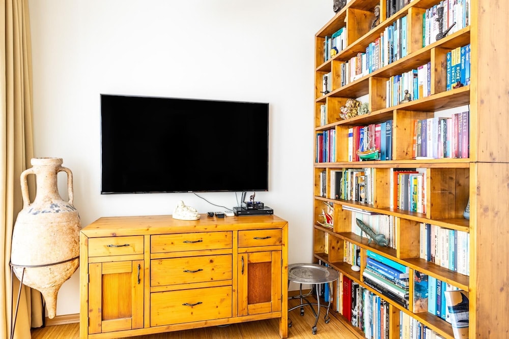 Elegant Flat w Terrace 15 min to Galata Tower