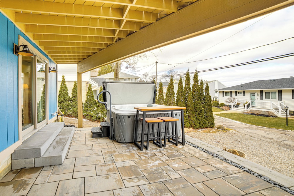 Hot Tub + Fireplace: Waterfront Clark Lake Apt