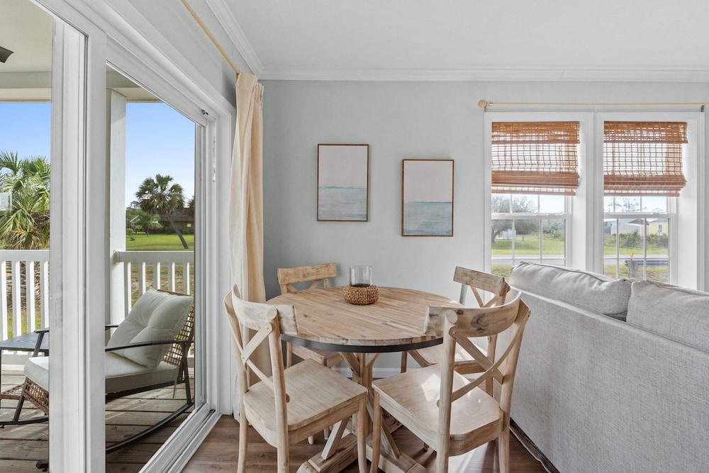 Pet Friendly Beach House - Hakuna Matata