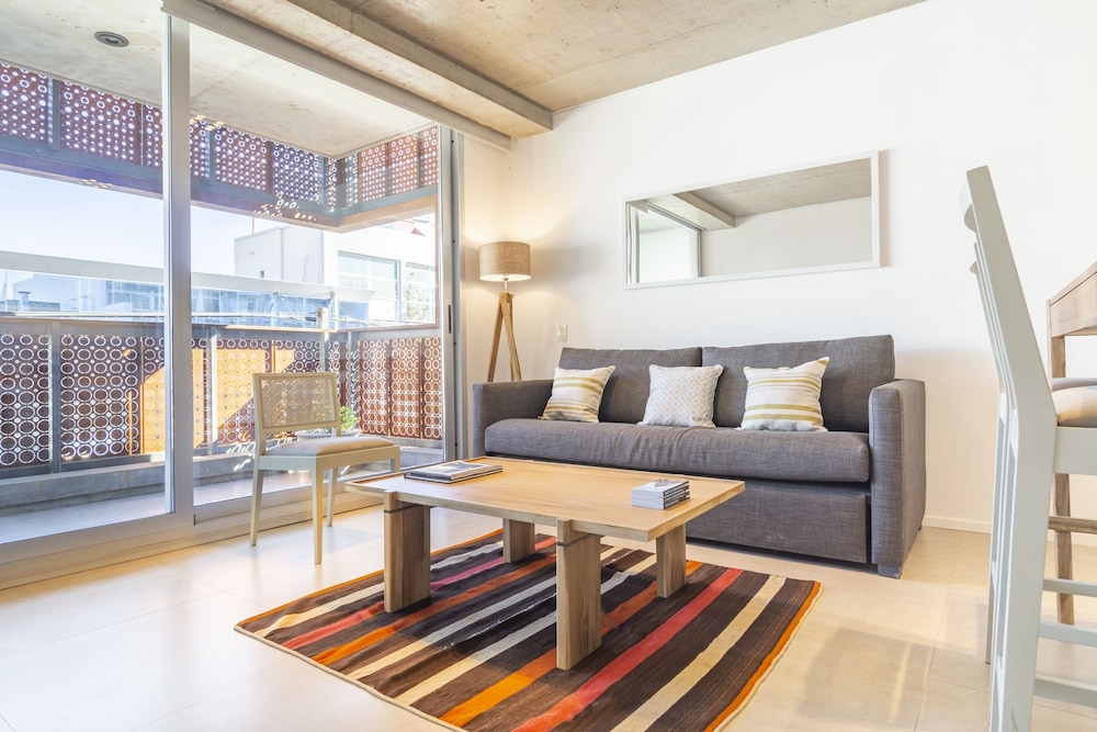 Floralis Suites by Be Local