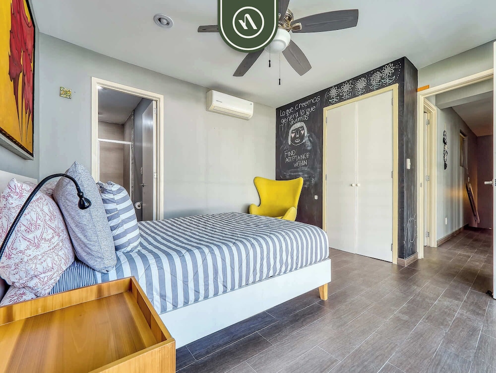 Beachfront 3BR Condo - Pool - Beach Club