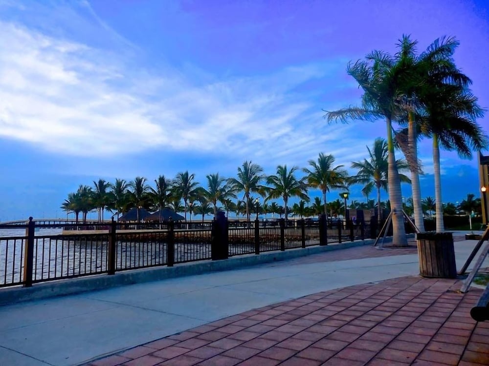 Punta Gorda Isles 3 Bedroom Private Pool+Spa Home on Canal 3 Home