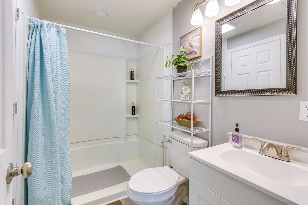 Beachy Home in Heart of Beaufort w/ Pool Access