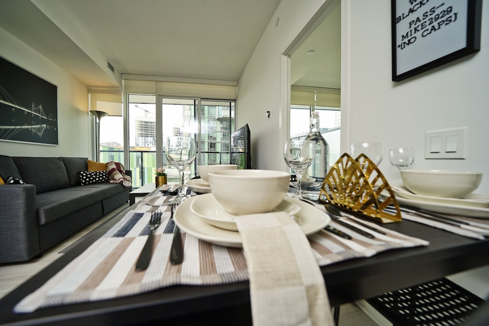 Blue Jays Suites - Image 1