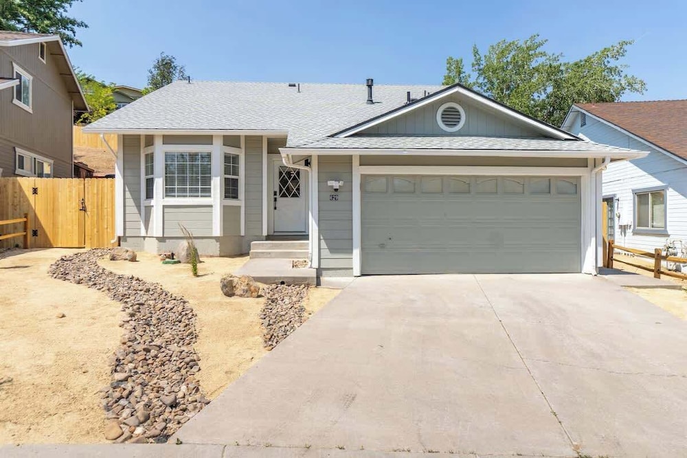 The Deco Retreat - UNR - Pet Friendly