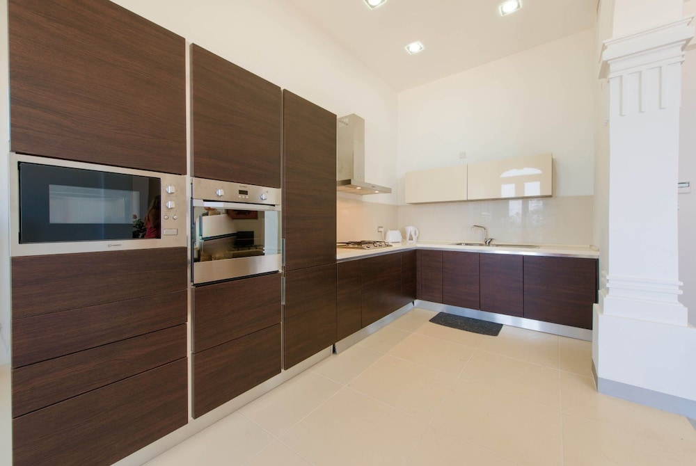 Charming Seafront Apartment, Perfect for Families