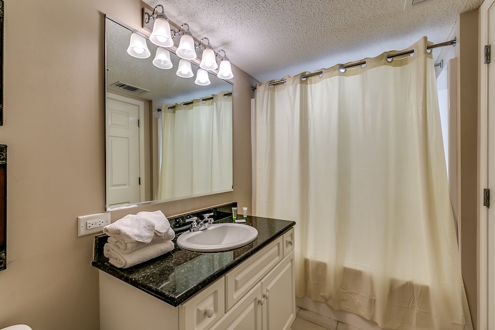 Yacht Club at Barefoot Resort by Condo-World